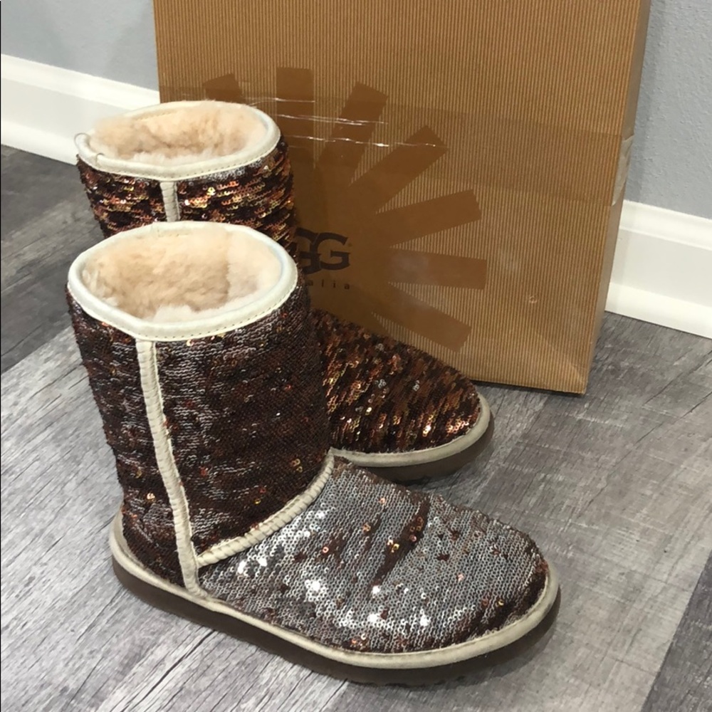 Sequenced UGGs short